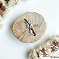 Bracciale su legno - sfondo bianco naturale