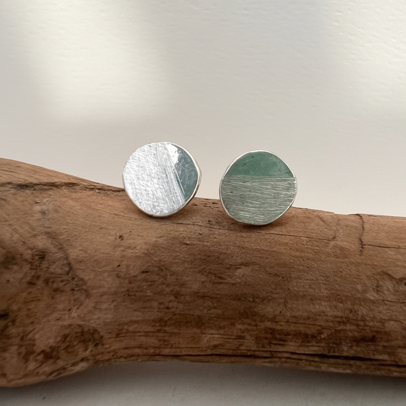 Orecchini argento su legno - luce filtrata